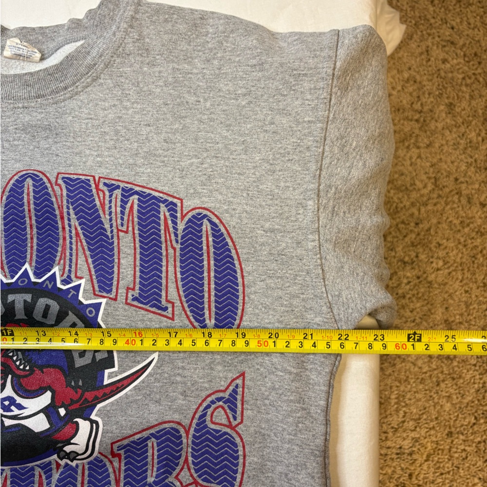 Vintage Toronto Raptors STARTER Grey Sweatshirt with Navy Logo Tag - Picture 9 of 9